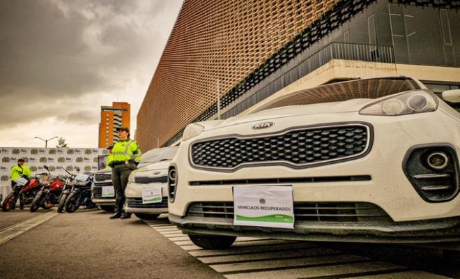 Policía de Investigación Criminal entrega vehículos recuperados