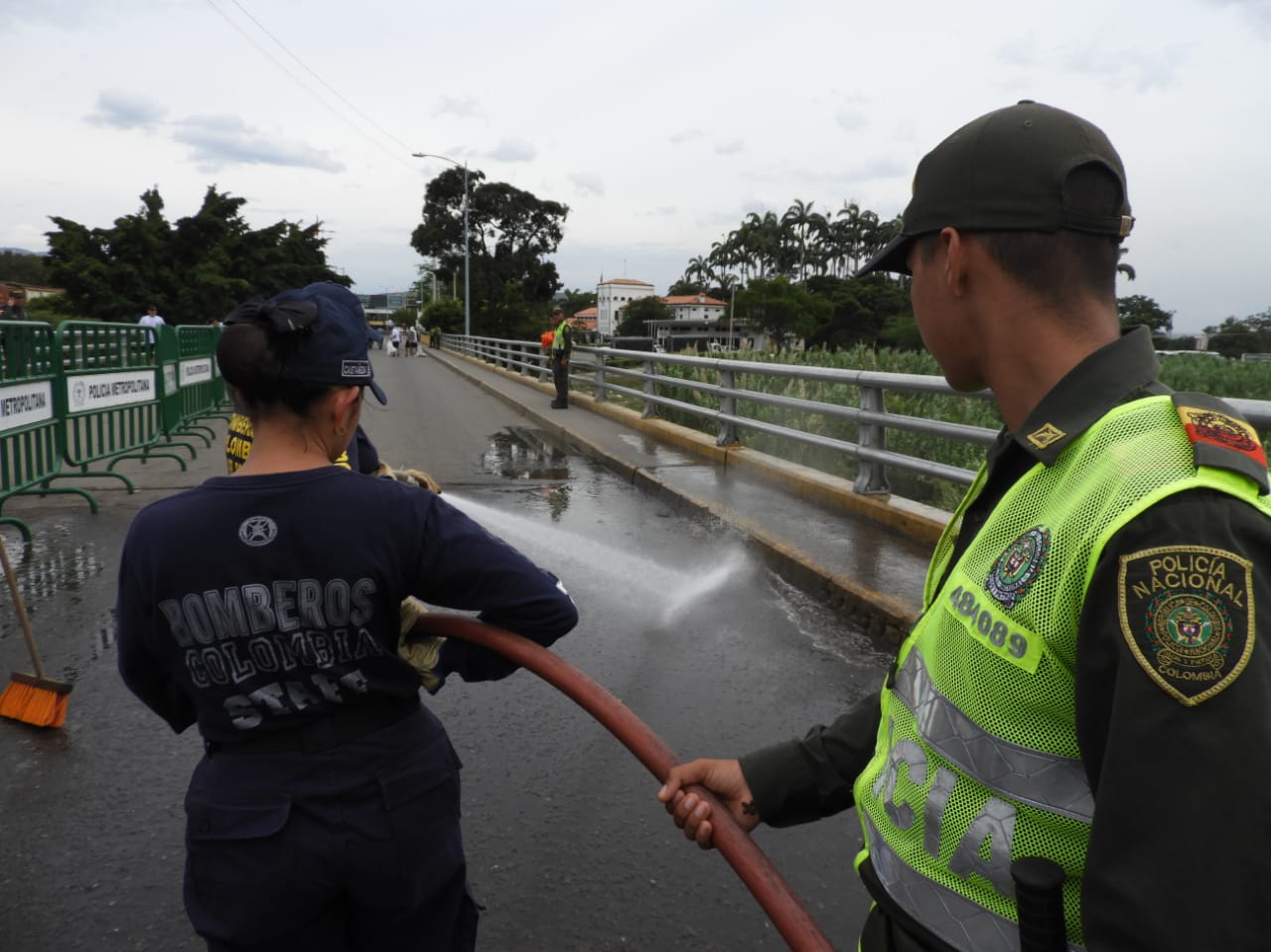 jornada-masiva-de-embellecimiento-y-lavado-fue-realizada-en-el-puente-internacional-simón-bolívar 