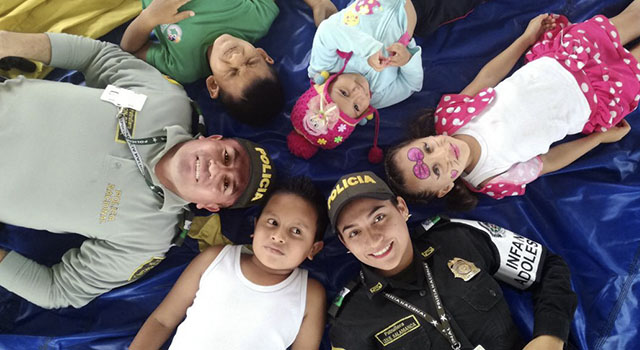 Con-‘Abre tus Ojos’-la Policía Nacional-previene-a niñas y niños-contra el delito-en el Meta