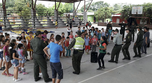 Con-‘Abre tus Ojos’-la Policía Nacional-previene-a niñas y niños-contra el delito-en el Meta
