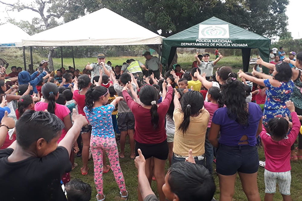 actividad comunitaria con niños  del Vichada