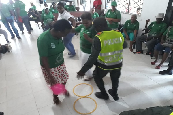 Vinculamos-a-los-adultos-mayores-en-actividades-recreativas.