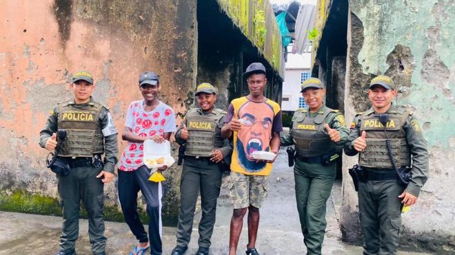 Entregan almuerzos a habitantes de calle 