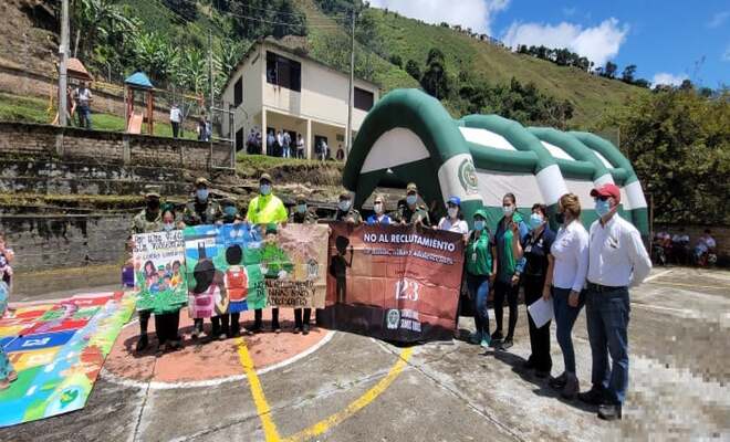 Llegamos hasta la vereda San Fernando de Chaparral para compartir con la comunidad actividades lúdicas y recreativas 