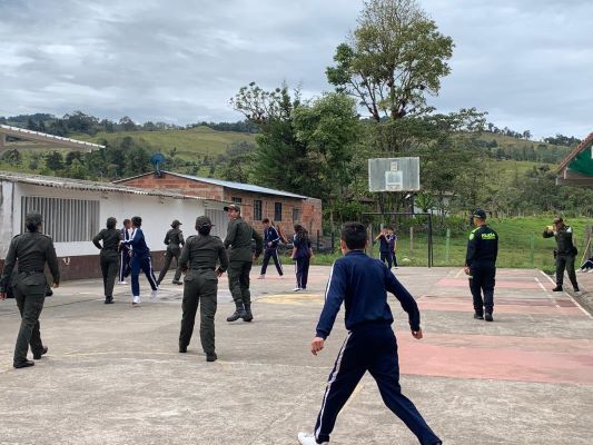 La Polic&iacute;a Nacional acompa&ntilde;a a las instituciones educativas en Santander