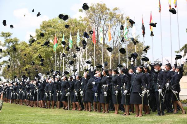 Alférez ya graduados