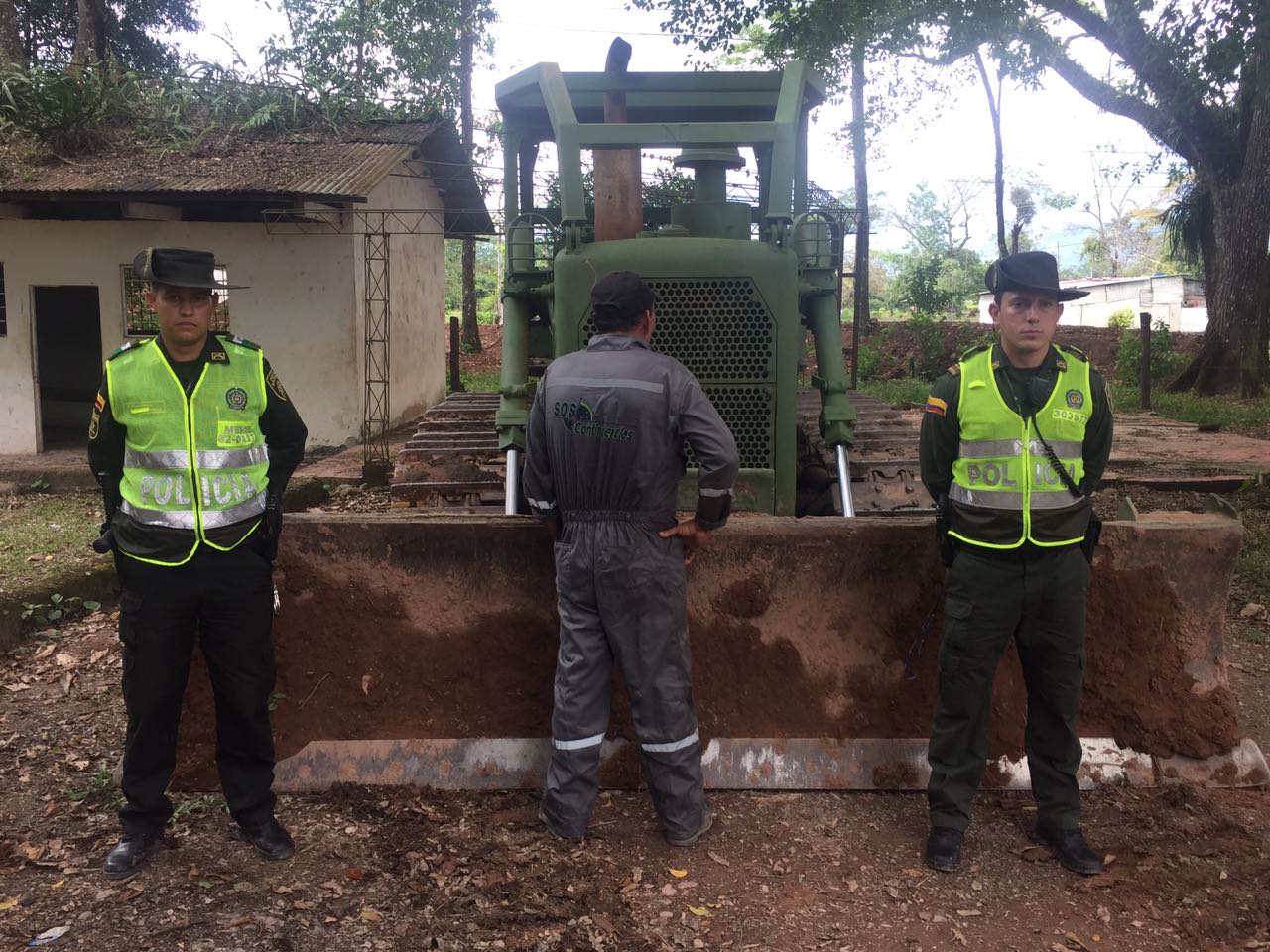 En el procedimiento se incauta un bulldozer marca caterpillar d6c