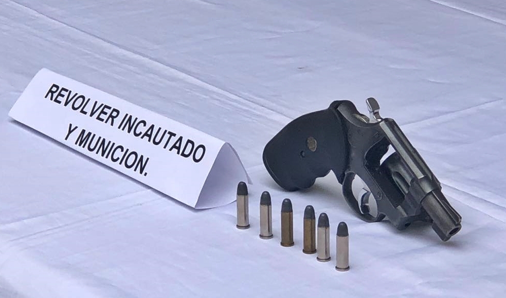 Se-halló-e-incautó-01-arma-de-fuego-tipo-revólver-calibre-38-con-06-cartuchos-