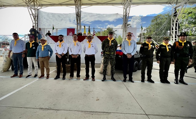 Con toda la oferta institucional comprometidos en la cosecha cafetera de Santander