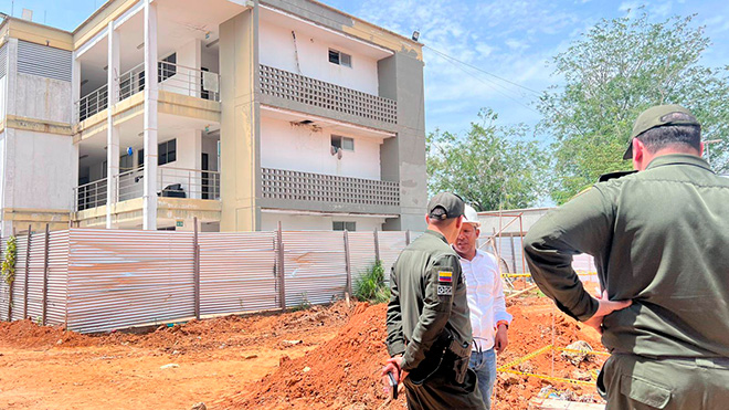 verifica avance de obra de infraestructura en Caucasia