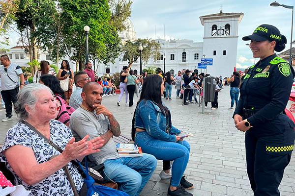 Acompañamiento de más de 1.000 uniformados