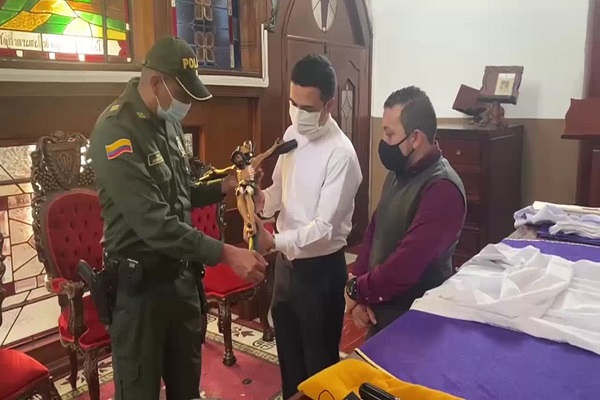 Entrega de Santo Cristo 