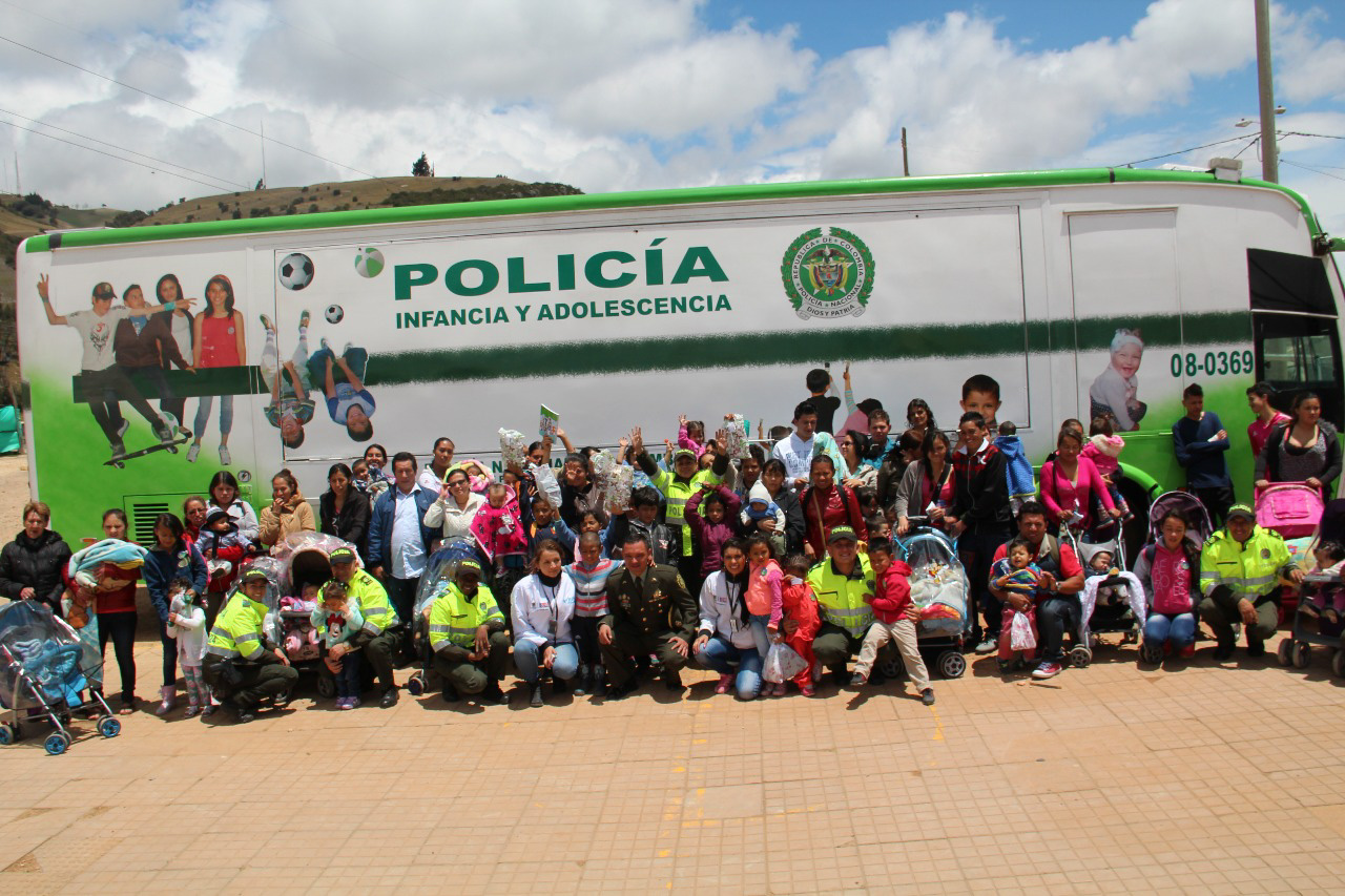 bus-intercativo-policia-uso-redes-sociales-seguridad-ninos-internet-colombia