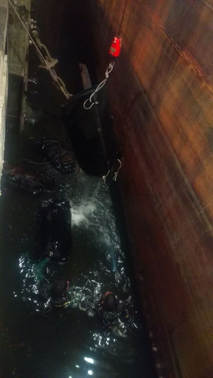 Buzos-de-la-Policía-Nacional-hallan-481-kilos-de-cocaína-durante-inspección-subacuática-en-el-puerto-de-Buenaventura