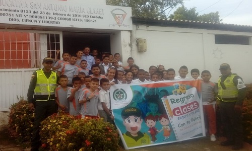 Con actividades de prevención la Policía Nacional da la bienvenida a clases a estudiantes en Córdoba.