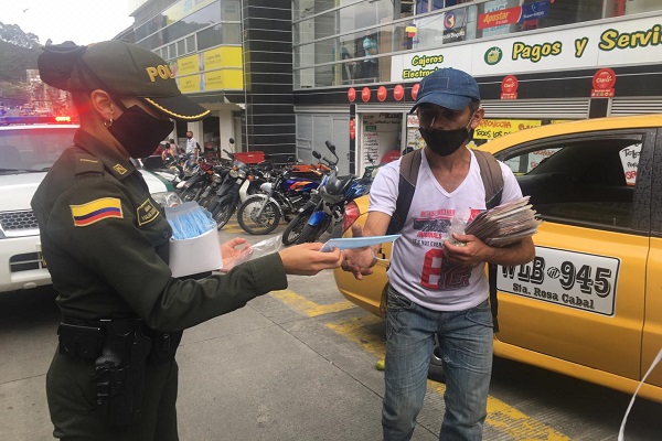 Con tapabocas gigantes se busca generar conciencia en la ciudadanía y resaltar el uso correcto. 