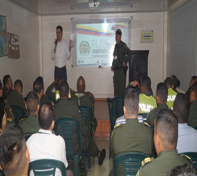 miembros de la Policía Nacional fueron capacitados por parte de esta entidad gubernamental en temas que convergen al  "Plan Democracia 2018".