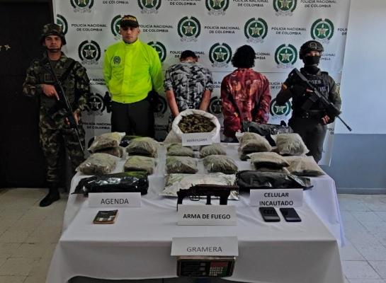 Mediante diligencias de allanamiento y registro