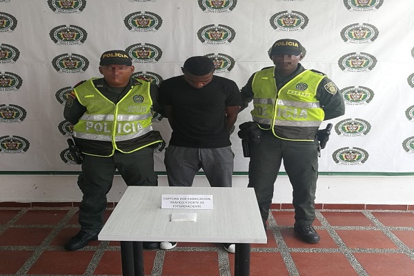 Pretendía-distribuir-estupefacientes-y-fue-capturado-por-la-patrulla-del-cuadrante.