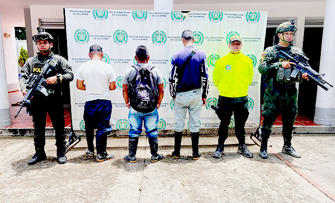 Tres capturados por explotación ilícita