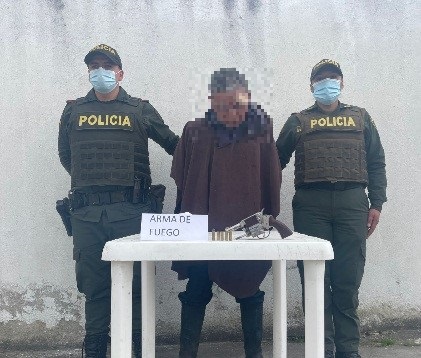 Capturado con arma de fuego tipo revolver