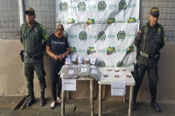 Capturamos-mujer-que-transportaba-más-de-seis-(06)-kilos-de-marihuana-y-680-gramos-de-clorhidrato-de-cocaína.