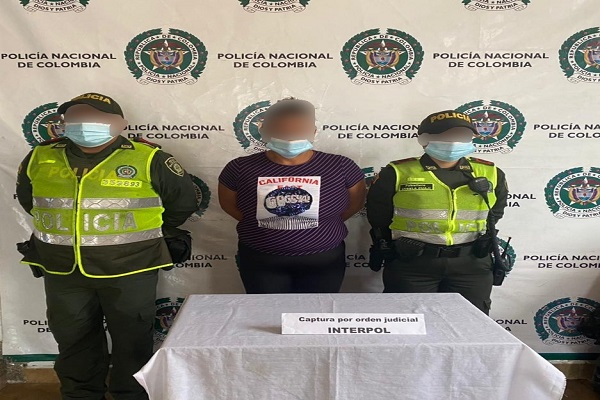 Capturada por hurto, tenía notificación azul de Interpol
