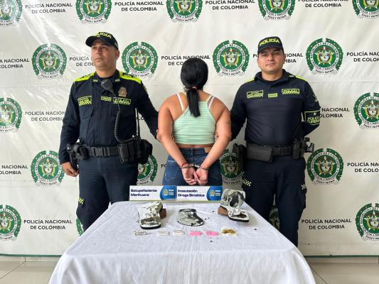 La Policía Metropolitana de Bucaramanga captura en flagrancia a mujer por porte, tráfico y fabricación de estupefacientes