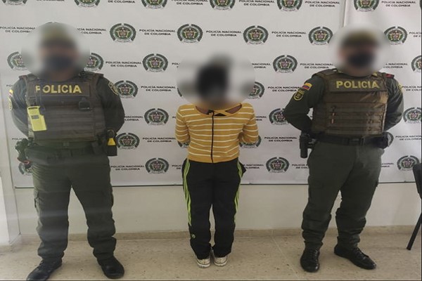 Mujer de 23 años fue capturada en el momento en que pretendía ingresar estupefacientes a la sala de retenidos en Manizales