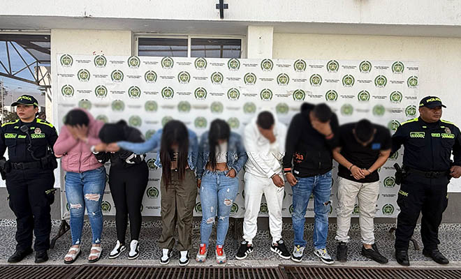 Siete personas capturadas en un vehículo