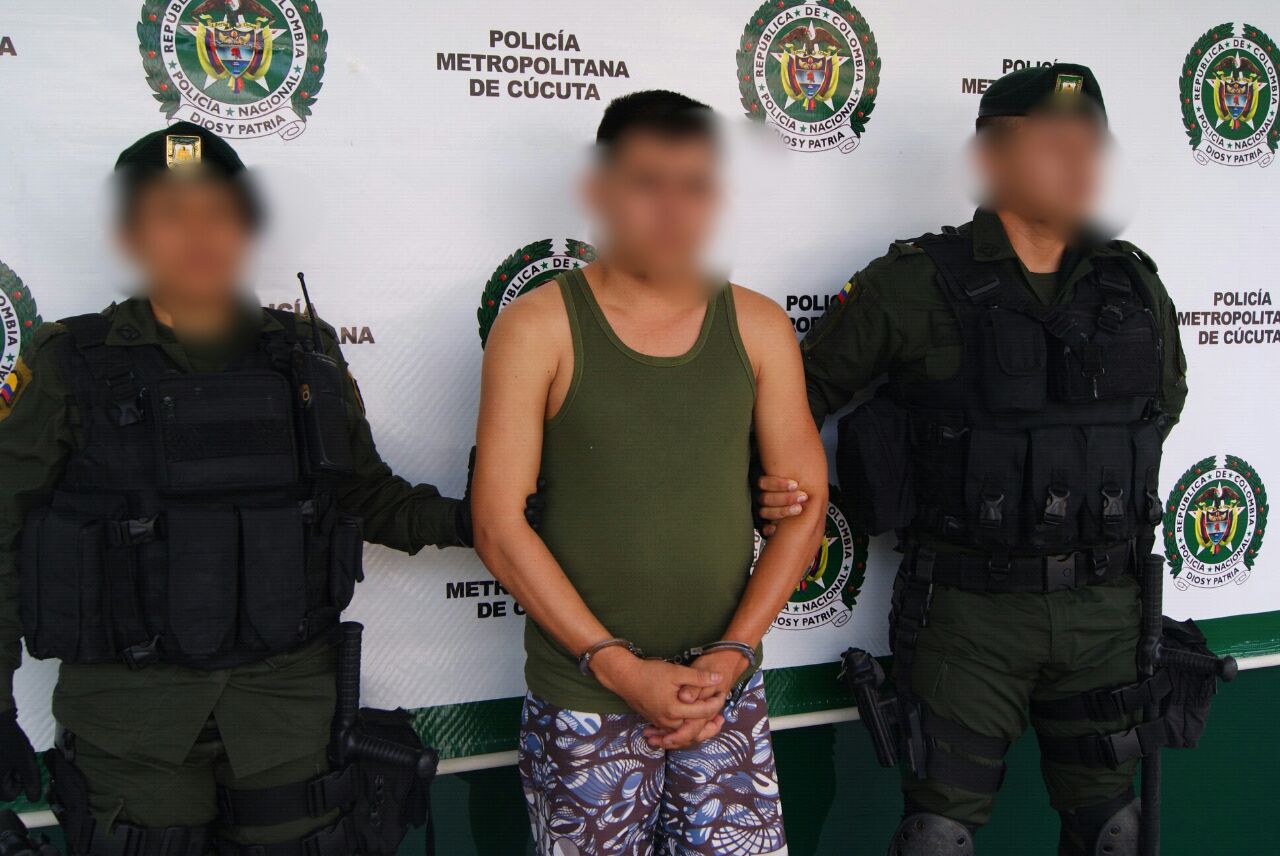 Capturadas-dos-personas-e-incautadas-dos-armas-de-fuego-en-la-ciudadela-de-Juan-Atalaya