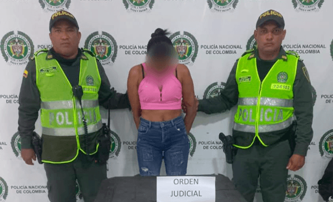 Capturada con orden judicial por el delito de tráfico, fabricación o porte de estupefacientes.