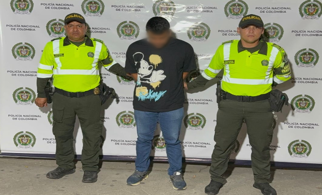 Hombre presuntamente ofreció dinero para evitar que le inmovilizaran su moto