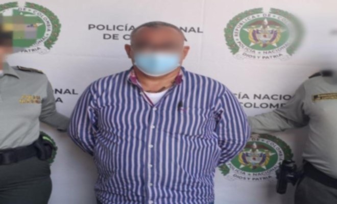 A través de un registro y control por autoridades fue detenido un ciudadano quien tenia pendientes con la ley. 