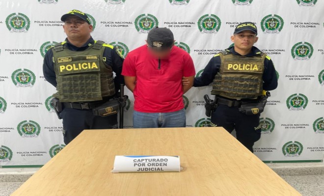 Capturado junto a dos funcionarios uniformados custodiandolo