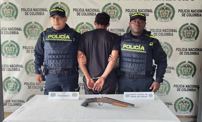 El sujeto fue sorprendido en vía pública con el arma de fuego