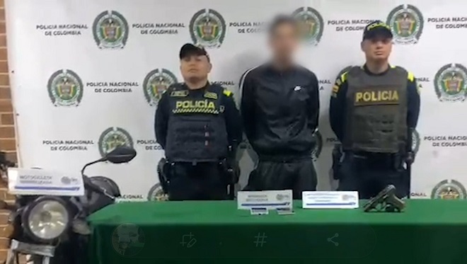 un hombre capturado por el delito de hurto 