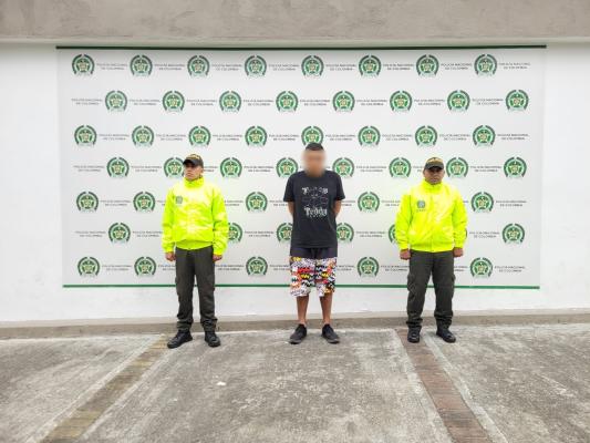 En actividades de fortalecimiento a garantizar la seguridad, uniformados realizaron una captura mediante orden judicial.