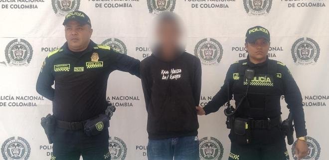 Al momento de su registro, se le halló en el bolsillo estupefaciente.