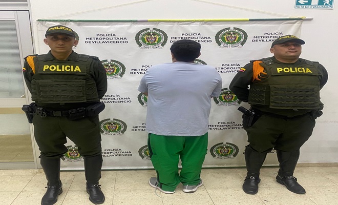 persona de espalda capturada por la policía