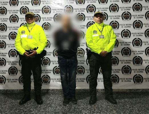 Capturado por acceso carnal violento