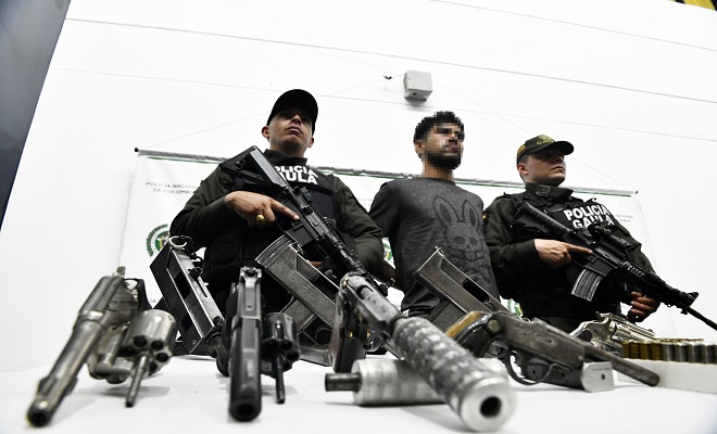 El trabajo de los hombres de inteligencia permitió capturar a un hombre con arsenal de guerra en la comuna 13.