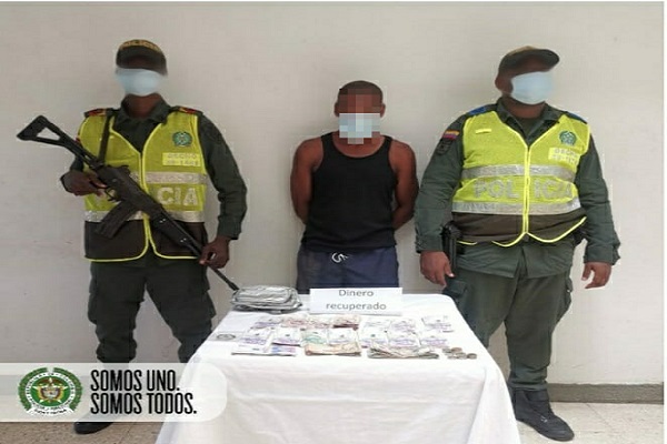 Capturado-en-flagrancia,-después-de-hurtar-una-millonaria-suma-de-dinero-en-el-municipio-de-Juradó