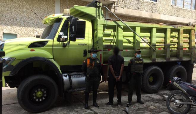 Capturado_en_flagrancia_un_hombre_que_conducía_un_vehículo_hurtado_1