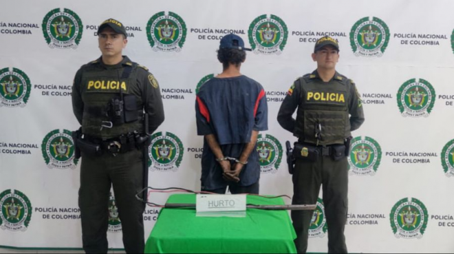 Sorprendimos a un hombre hurtando cable 