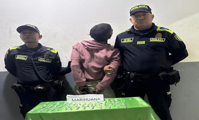 Dos policías, un capturado y elementos incautados