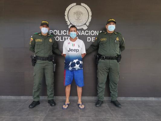 1 persona capturada- policías custodiando