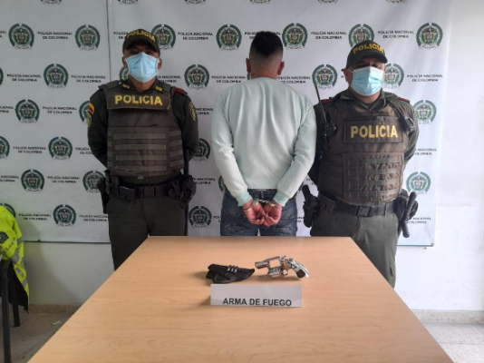 En el barrio peralonso capturamos un hombre de 27 años por portar de manera ilegal un arma de fuego