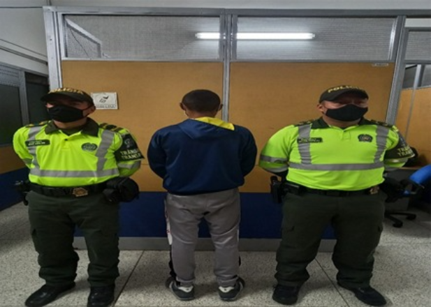 Capturamos un hombre por uso de documento público falso