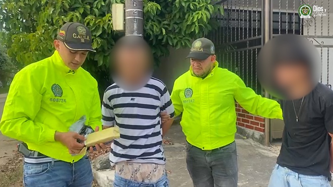 capturado y aprehendido por extorsión